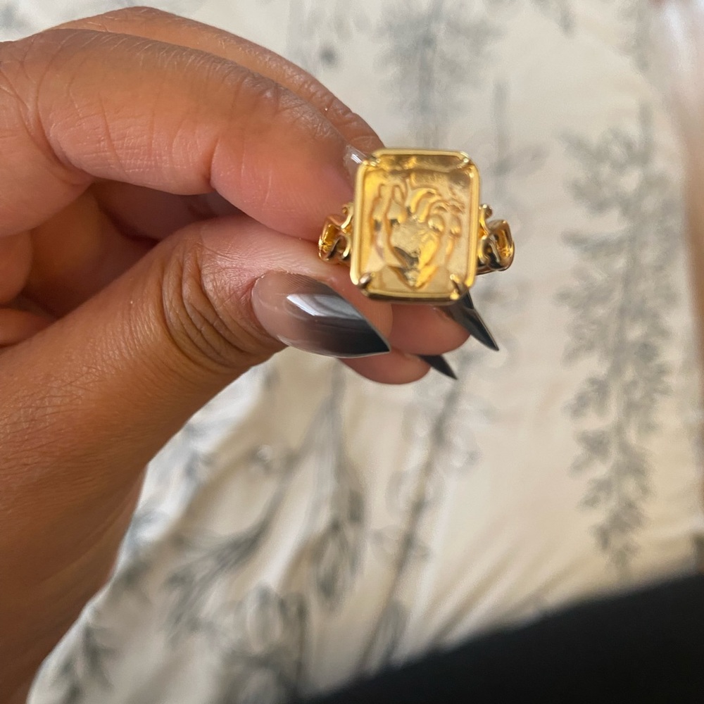 Anatomical heart under glass gold ring